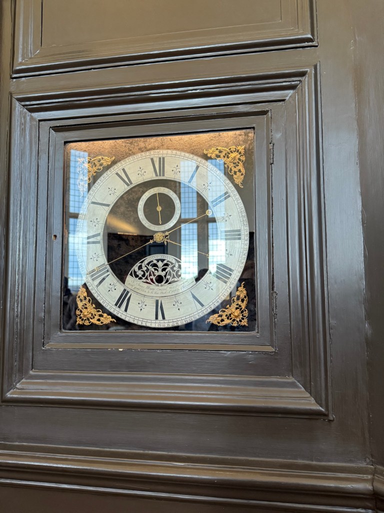 A mysterious timepiece which looks like a clock